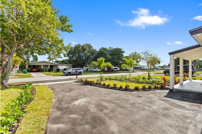 Foto del edificio - 15920 NW 17th Ave