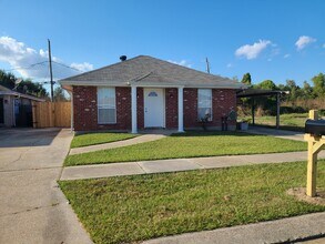 Building Photo - 3820 Juno Dr
