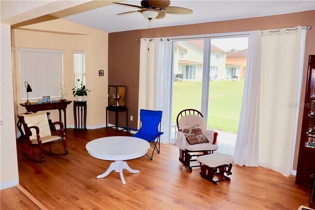 Sala de estar - 843 Caribbean Dr