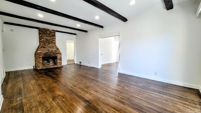 Foto del edificio - 1816-18225 N Harvard Blvd