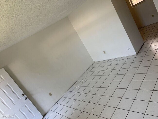 Foto del edificio - 2 br, 1 bath House - 1733 NW 44th St