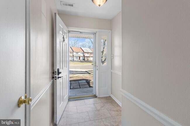 Building Photo - 9 Cedar Mews