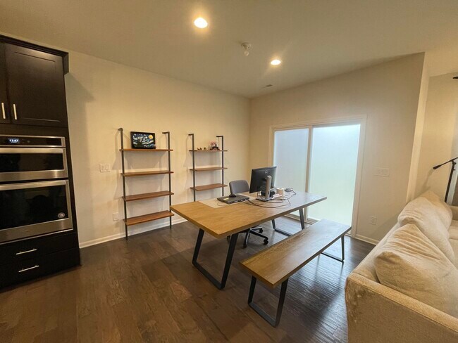 Foto del edificio - 43590 Chancellor Ln