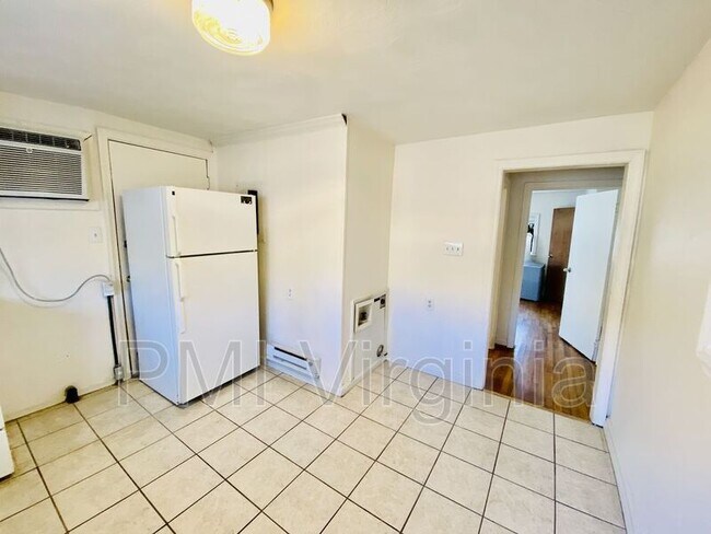 Building Photo - 472 N Oceana Blvd