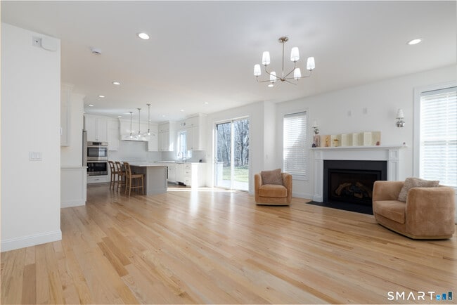 Foto del edificio - 112 Stallion Dr