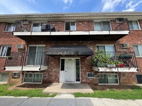 Building Photo - 9134 E 10th St