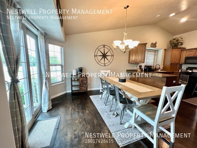 Foto del edificio - Exquisite 5-bed Home in Roy