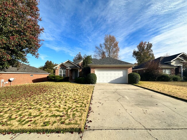 Building Photo - 4 bed 2 bath home with LVP flooring, new p...