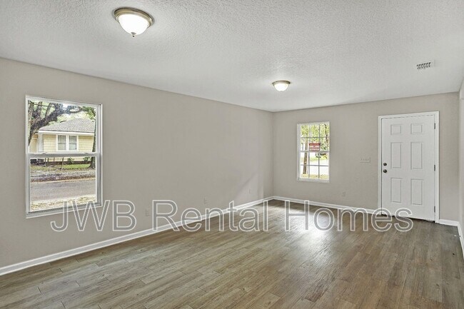 Foto del edificio - 1003 Kenmore St