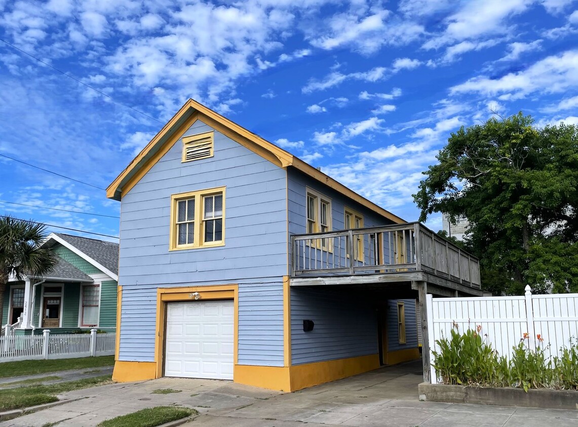 Primary Photo - Ocean views from 250 sq ft deck- One bedroom