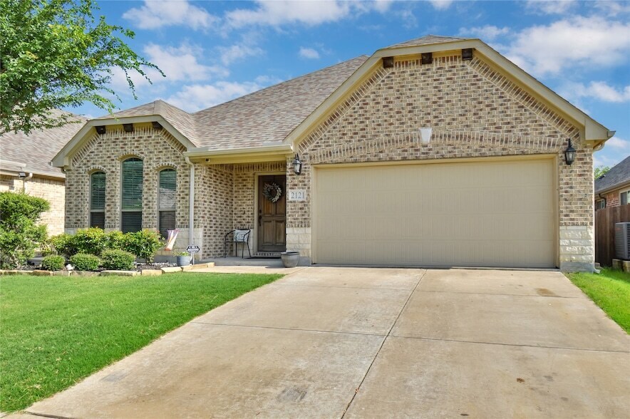 Foto principal - 2121 Victoria Ln