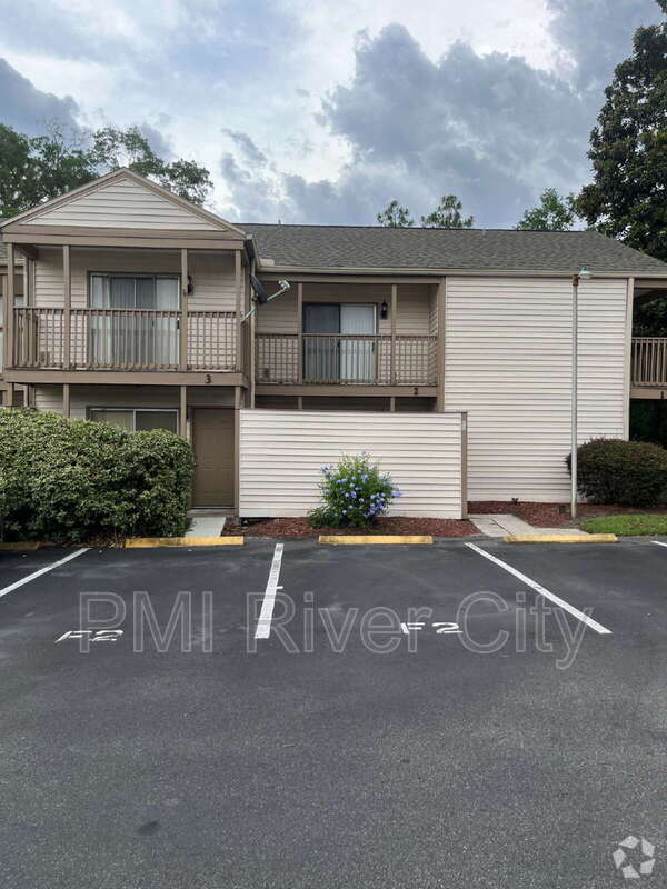Building Photo - 2300 Twelve Oaks Dr