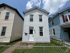 Building Photo - 303 N 8th St