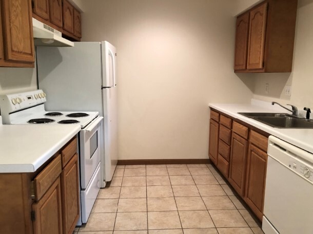 Kitchen - 1585 Girard Way