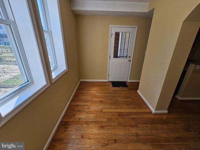 Foto del edificio - 5011 7th Pl NW