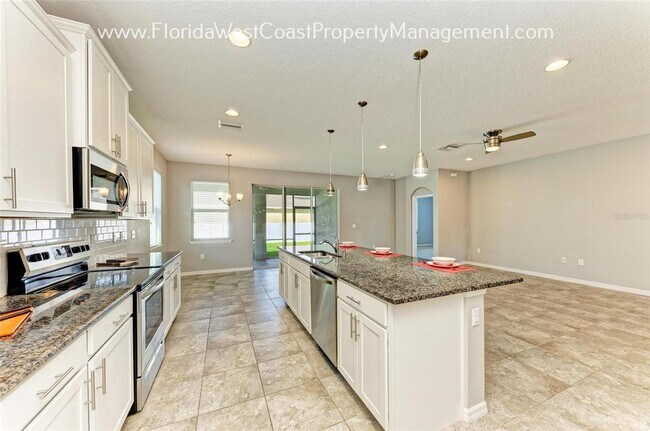 Foto del edificio - GORGEOUS DEL TIERRA HOME WITH FENCED YARD!...