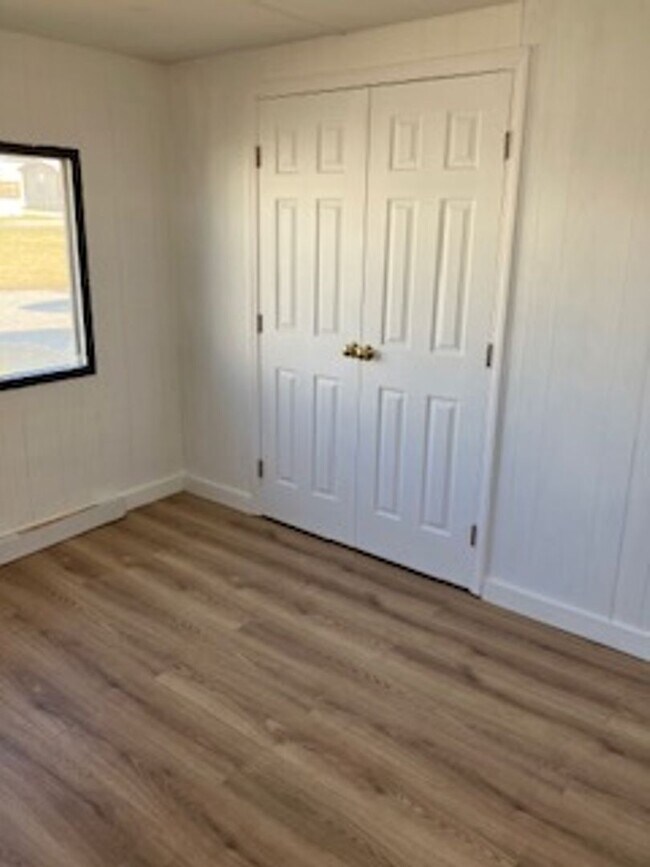 Building Photo - Tall Pine MHP Units 1-21