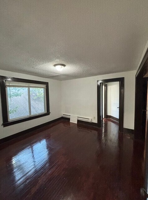 Foto del edificio - 1073 Blair Ave