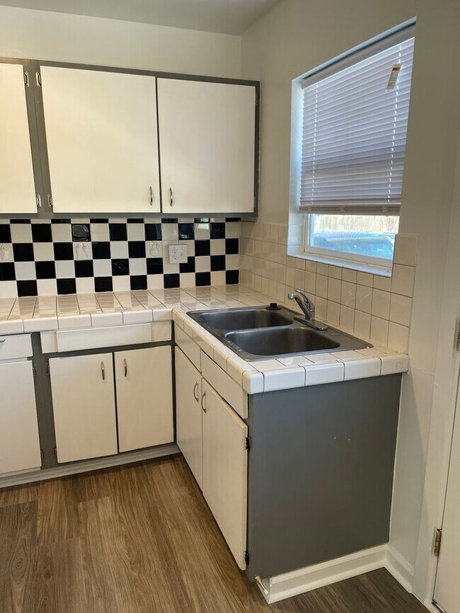 Foto del edificio - Updated 3 Bed, 1 Bath Upper Unit in Greeley!