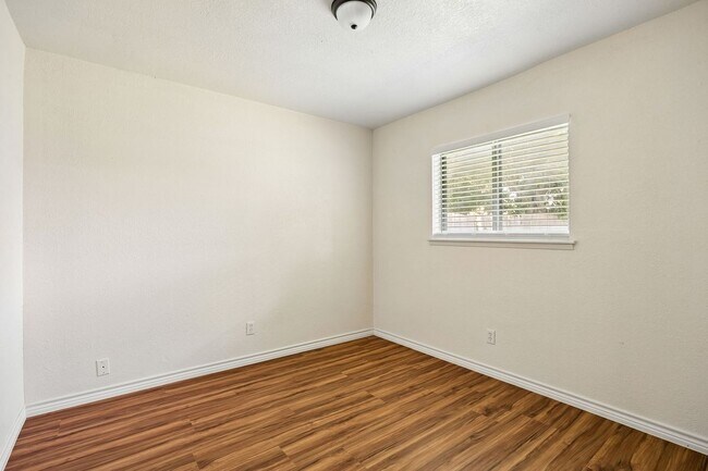 Foto del edificio - 6221 Pine St
