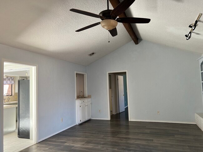 Foto del edificio - 2621 Northwood Ln