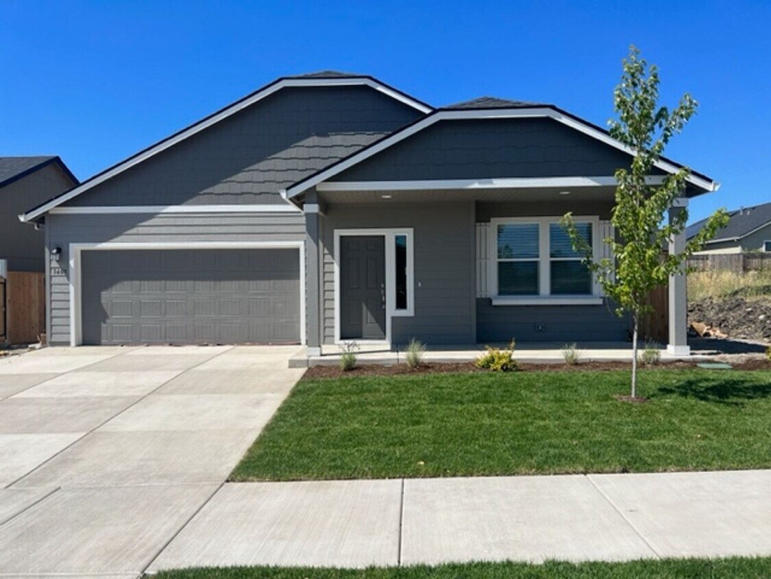 Foto principal - Newer Construction with Updates Through out