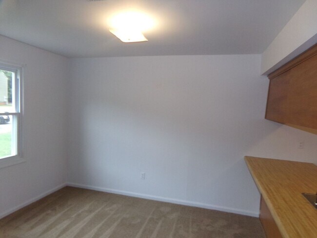 Foto del edificio - 2 BR Available in Prince George Commons To...