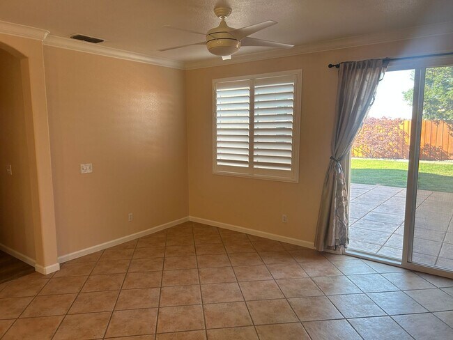 Building Photo - Beautiful 3 Bedroom 2 Bath Home Available ...