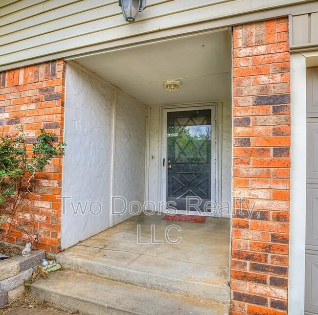 Building Photo - 409 S English Dr