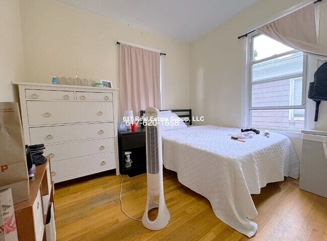 Building Photo - SEPT Awesome Brookline 4bed w/ 2 full bath...