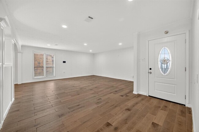 Foto del edificio - 5039 Shadowridge Dr