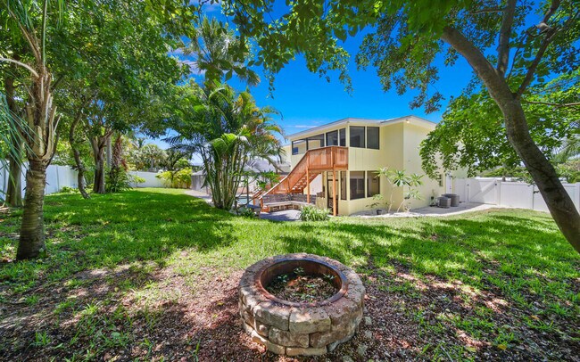 Building Photo - 4255 NE Sunset Dr