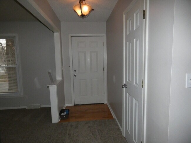 Building Photo - 6220 N Normandy Dr