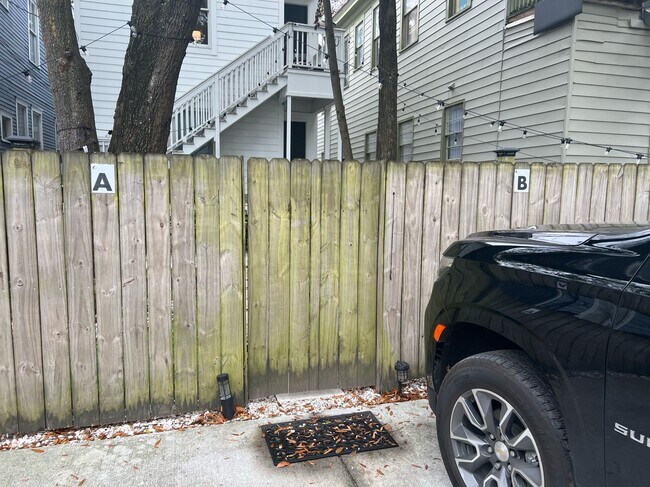 Building Photo - 512 E Waldburg St