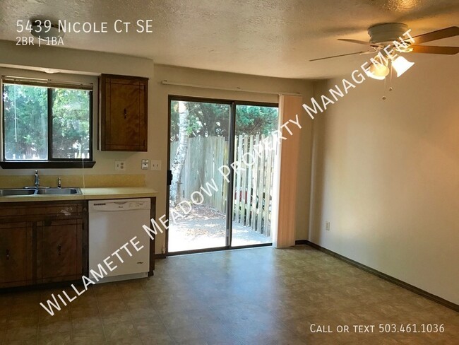 Building Photo - Charming 2-bedroom duplex with a fenced ba...