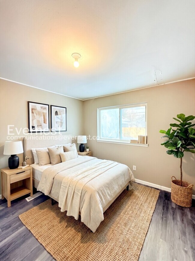 Building Photo - 3 Bed, 1 Bath Home with Modern Amenities  / Pet-Friendly / Vouchers Accepted / Available Now!