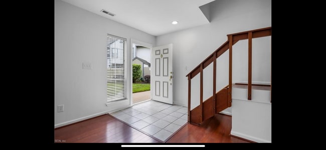 Foto del edificio - 264 Ferdinand Cir