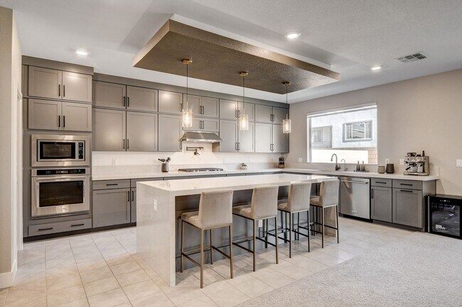 Building Photo - Beautiful 5 Bedroom Las Vegas Home!