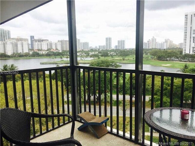 Foto del edificio - 2500 Mystic Pointe Dr