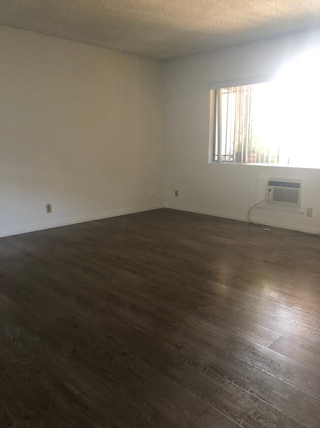 Foto del edificio - 2826 Guirado St