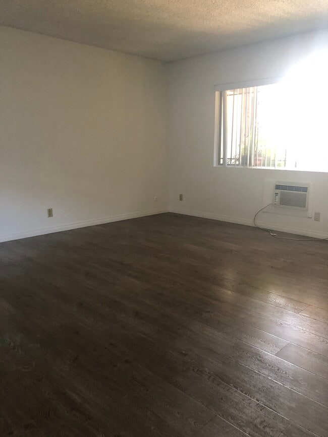 Building Photo - 2826 Guirado St