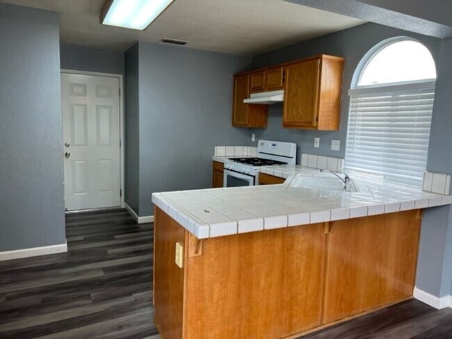 Building Photo - Gated Community in Elk Grove