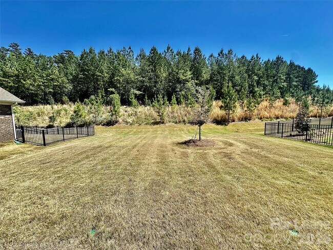 Foto del edificio - 9650 Liberty Hill Dr