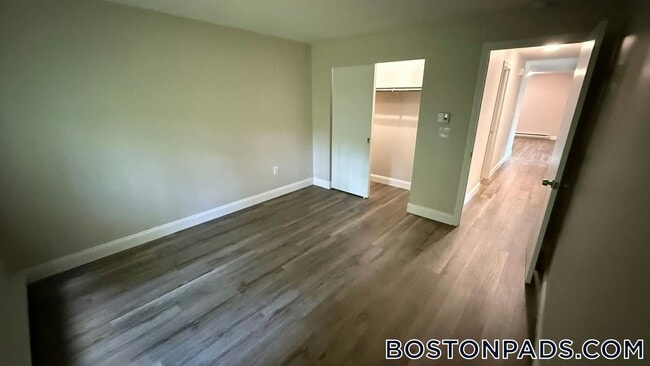Foto del edificio - 310 Thompson Rd