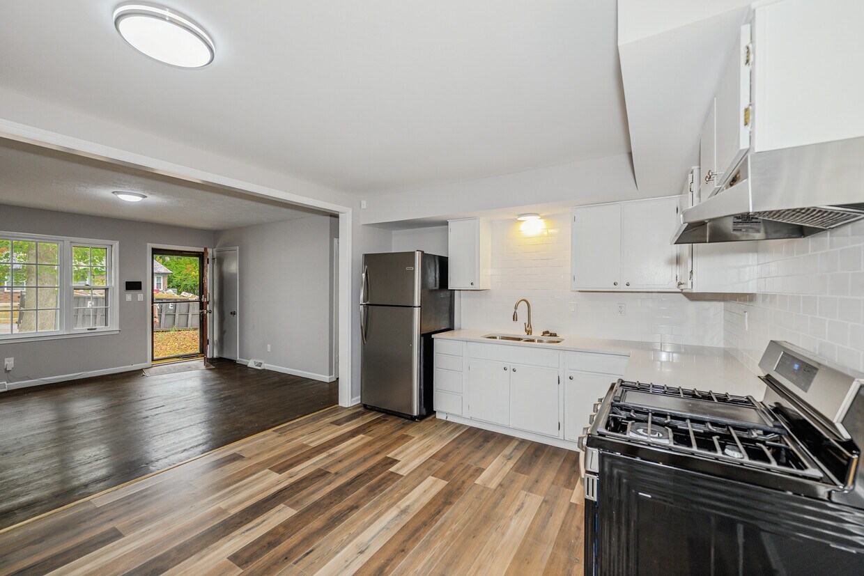 Foto principal - 4065 Foxe Basin Rd