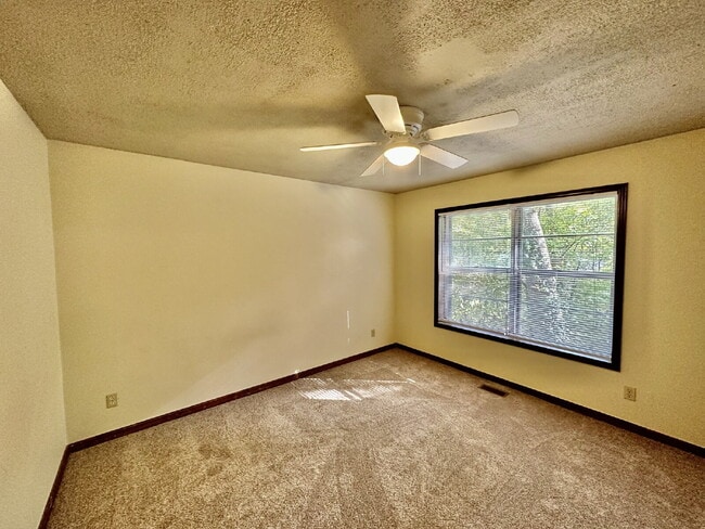 Building Photo - 1506 Bella Vista Rd