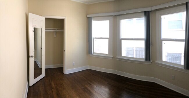 Building Photo - 240 S Kenmore Ave
