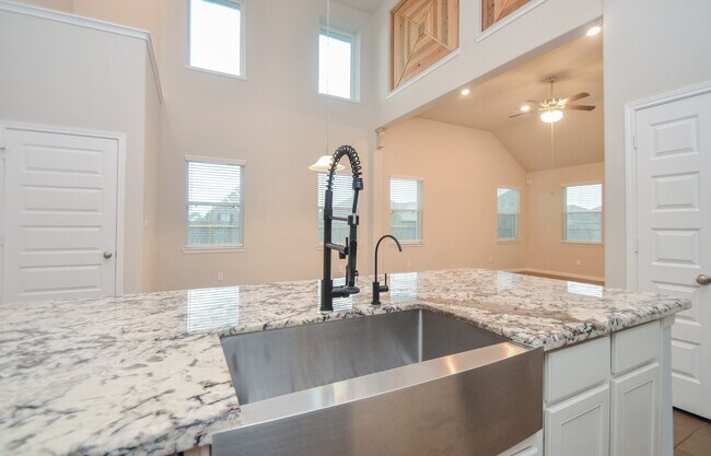 Building Photo - 14154 Little River Dr