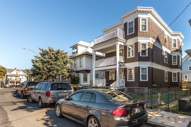 Building Photo - 15 Clementine Park