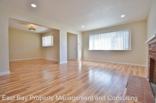 Building Photo - 4 br, 3 bath House - 38997 Logan Dr.